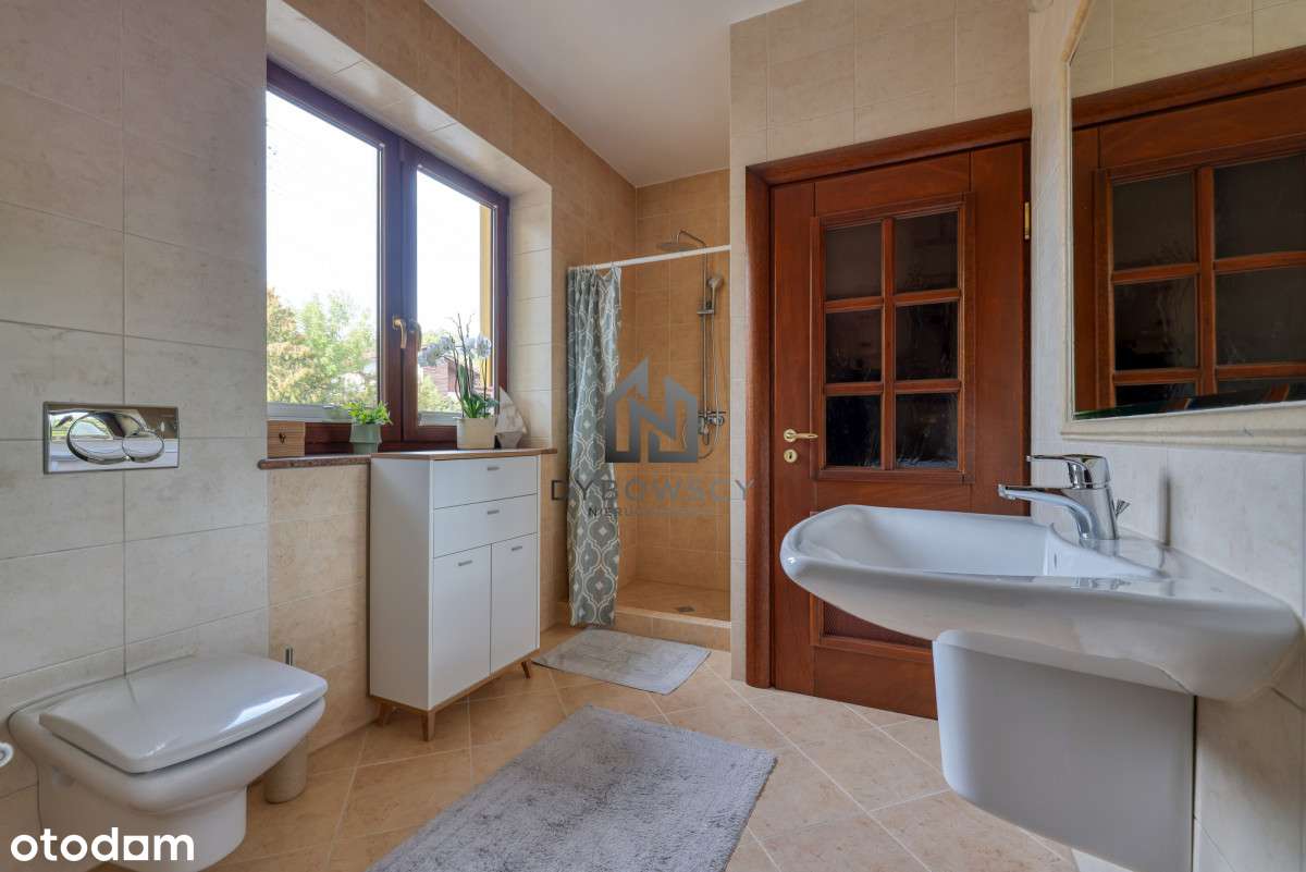 Dom wolnostojący z ogrodem i garażem-Józefów-10