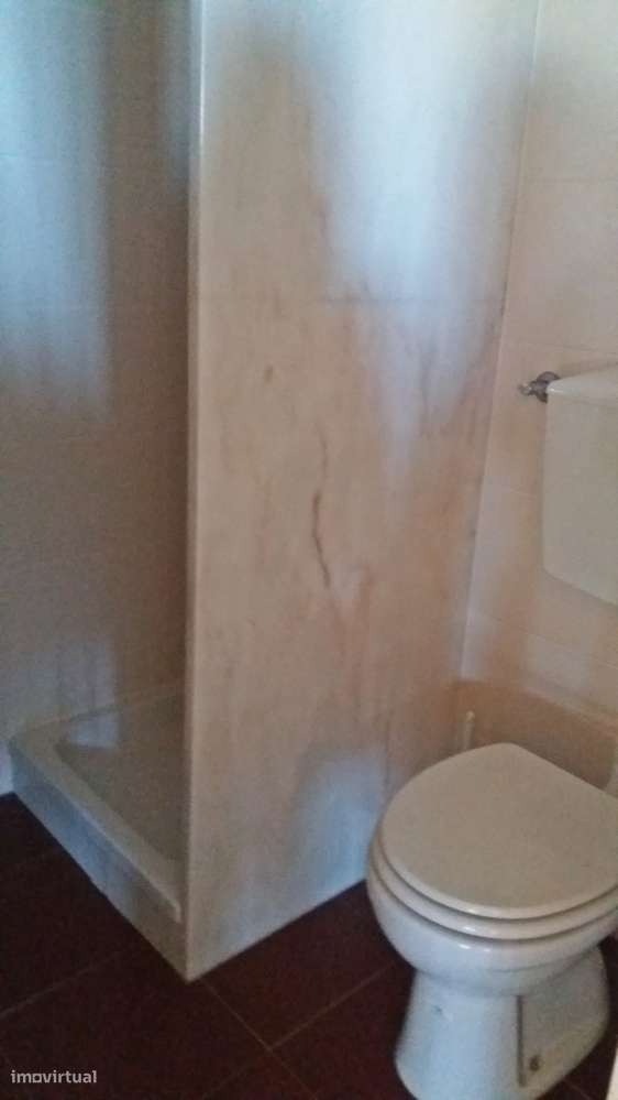 Magnífica propriedade constituída por moradia bi-familiar e armazém.-9