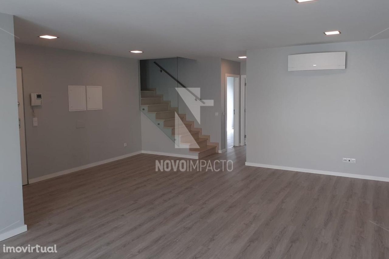 Montijo - Apartamento T5 Duplex NOVO c/ Garagem