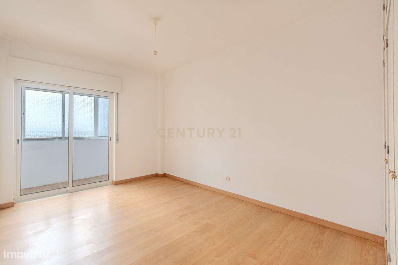 *Oportunidade: Apartamento T2 Remodelado na Baixa de Faro!*-20