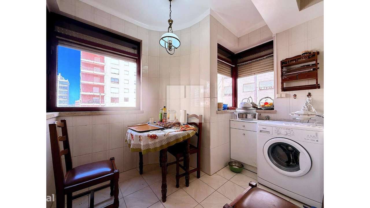 Apartamento T2 c/ Arrumo-7