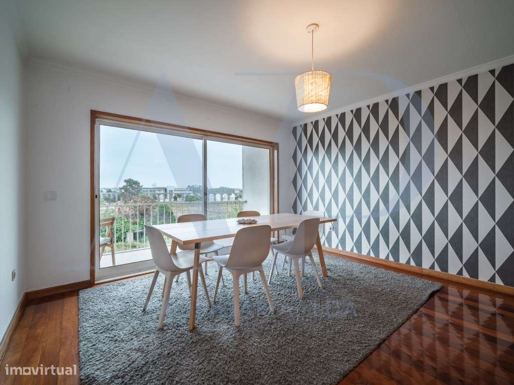 Apartamento T3 com varanda, e localização privilegiada em Vila do C...-5
