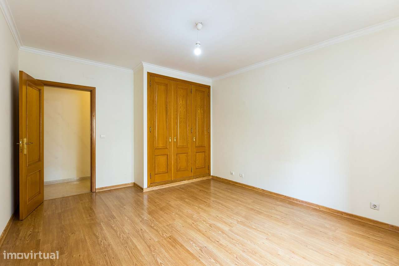 T3 com óptimas áreas e 1 Lugar de garagem, na II Fase Quinta da Piedad-28
