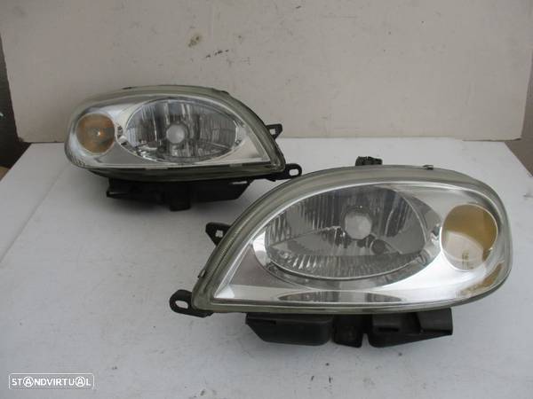 Farol Optica Citroen Saxo Esquerdo / Direito 2000 a 2004 - 2