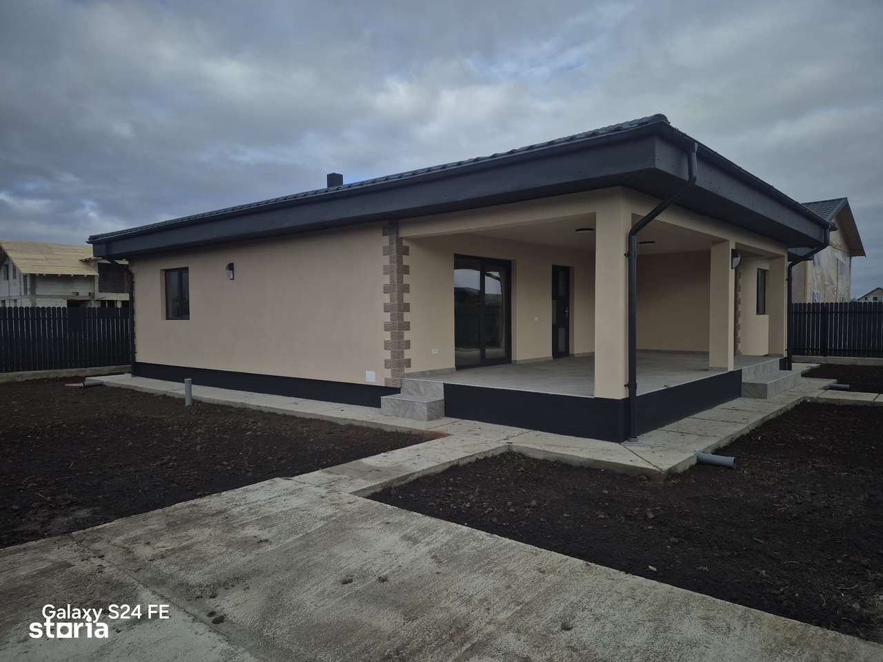 Casă independentă cu 3 camere/living /baie / și teren de 600mp - Imagine principală: 2/20