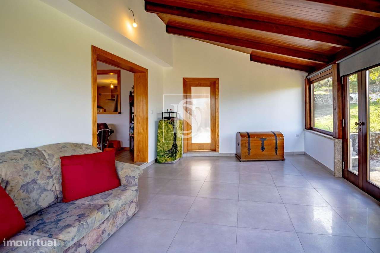 MORADIA T1 RENOVADA COM 10.000 m² – BUSTELO, AMARANTE-48