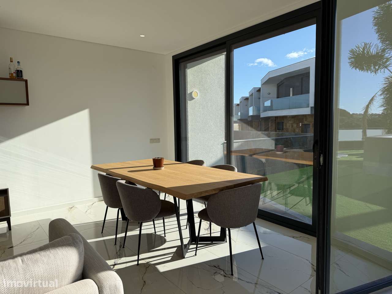 Moradia T4 NOVA com box e piscina-5