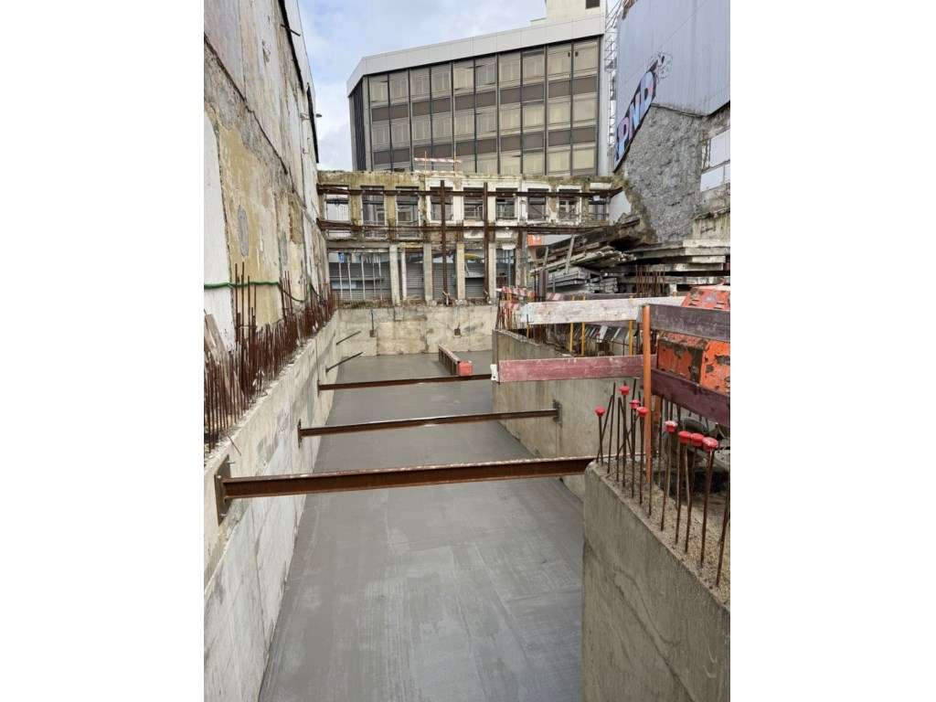 T3 Duplex com Jardim, Varanda e Lugar de Garagem na Rua de Cedofeit...-12