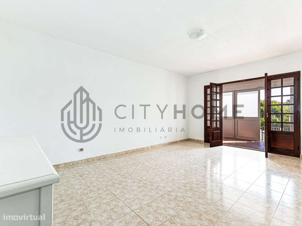 Moradia T2 +1 com garagem e espaço exterior-7