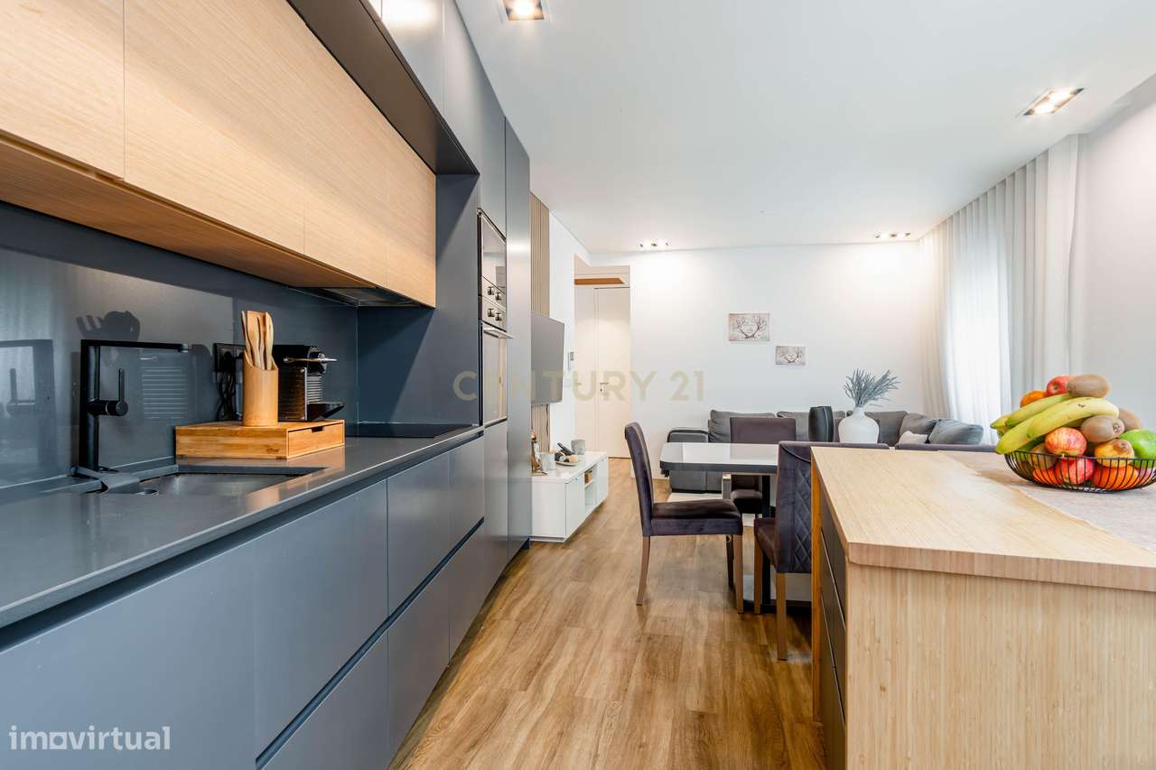 Apartamento Renovado com Terraço na Pontinha-23