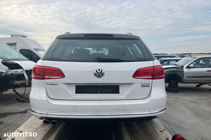 Grila bara fata centru Volkswagen VW Passat B7  [din 2010 pana  2015] seria Variant wagon 5-usi 2.0 - 4