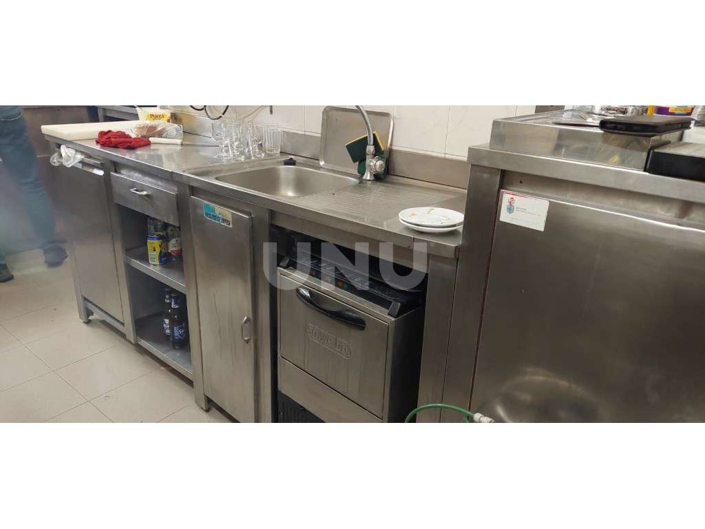 Café/Restaurante com História em Cavadas-19