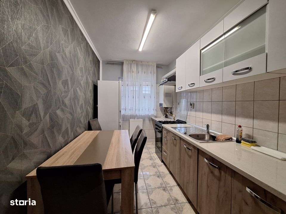 Apartament cu 2 camere, decomandat, parcare, zona Eroilor - Imagine principală: 3/8