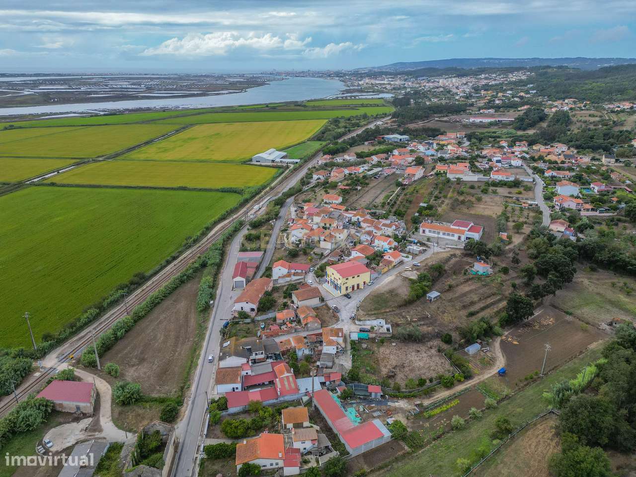 Moradia para recuperar com 250 m² em Vila Verde – Figueira da Foz-48