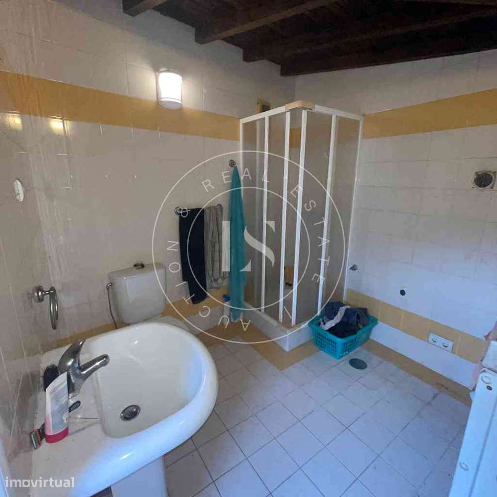 2 Apartamentos + Garagem com Logradouro | Vale de Cambra-9