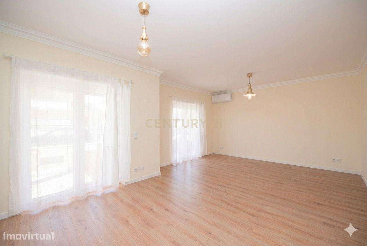 Moradia remodelada de 6 assoalhadas Exclusiva no Estoril-7