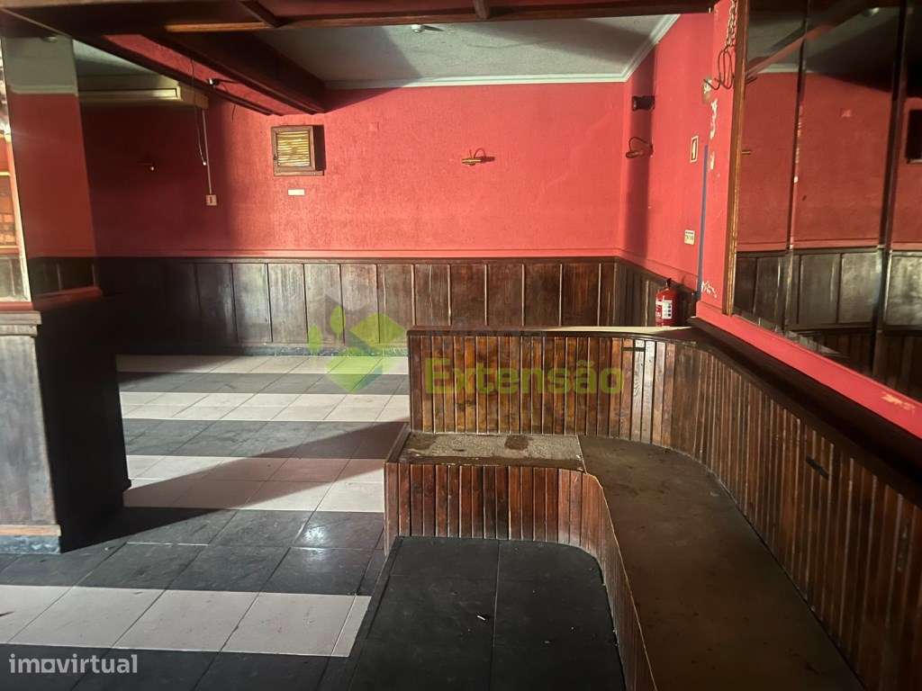 Antigo bar, para recuperar, perto de Alcoentre - junto à A1, com lo...-21
