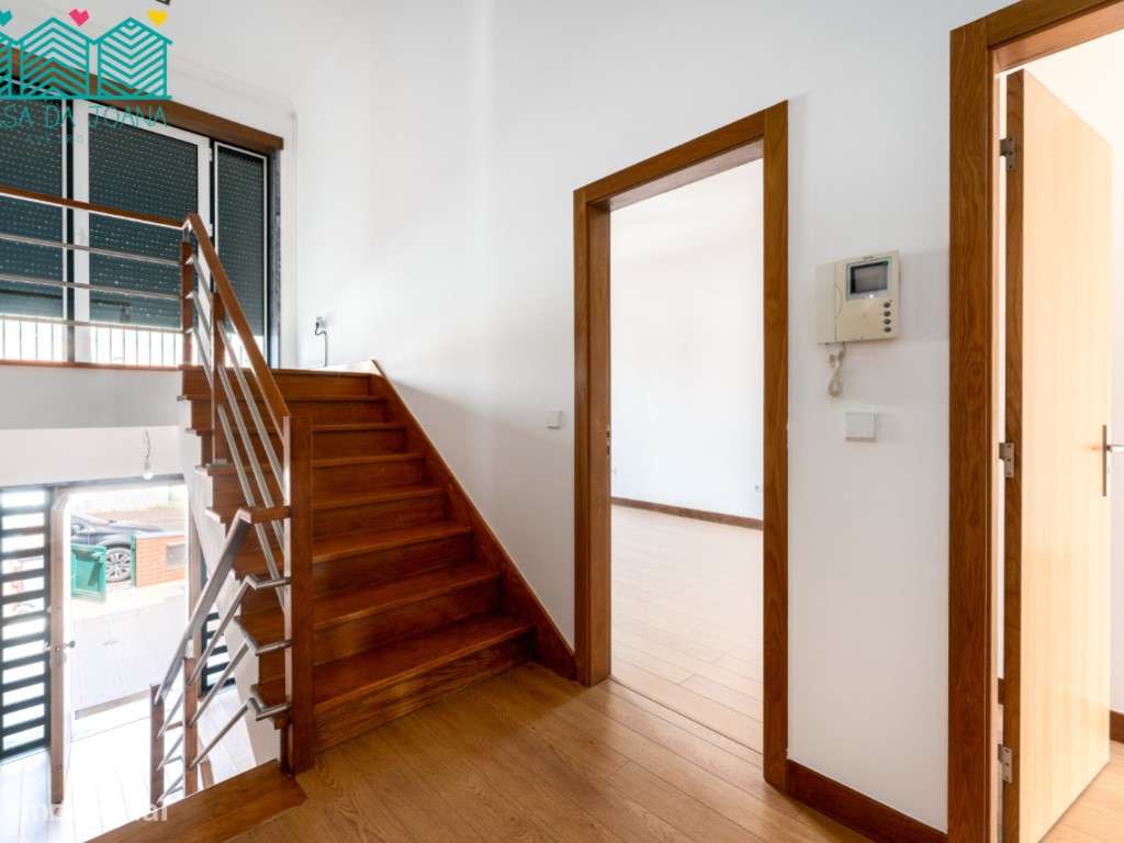 Moradia T5 com Jardim e Garagem em Oeiras-14