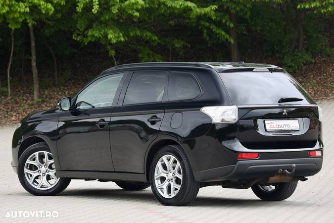 Mitsubishi Outlander 2.0 4WD Plug-In Hybrid - 4