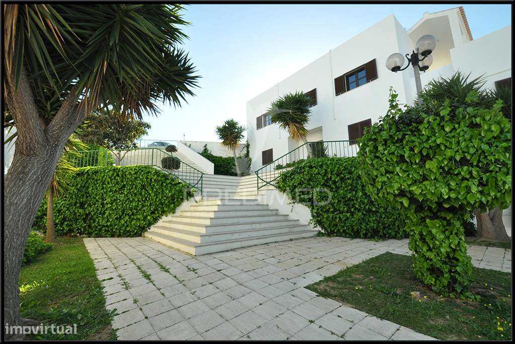 Condomínio com piscina perto da praia e da marina - Grande imagem: 3/23