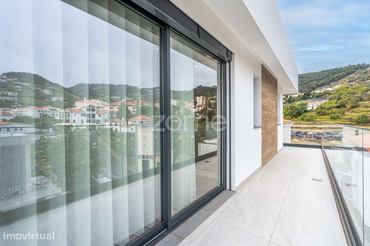 Apartamento T3 Penthouse com Vista Mar e Cidade no Caniço-29