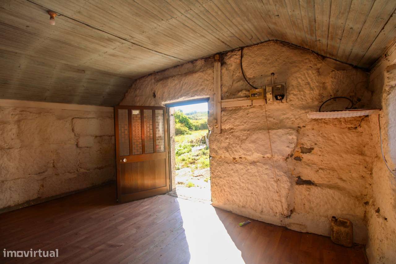 Moradia para Restaurar T1 Venda em Gouveia (São Simão),Amarante - Grande imagem: 5/44