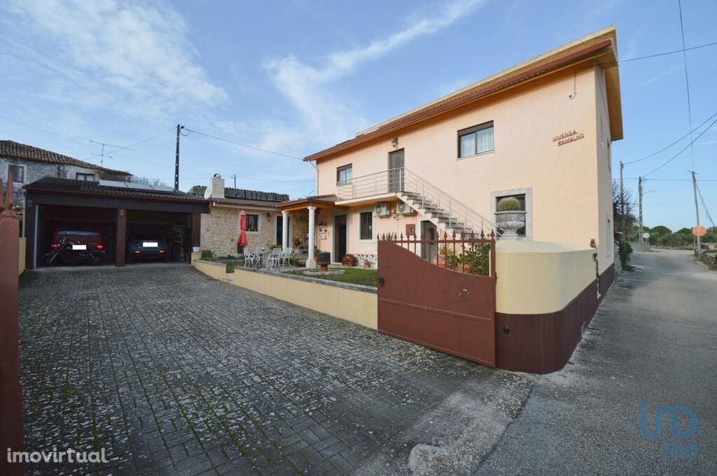 Casa tradicional T3 em Leiria de 258,00 m2