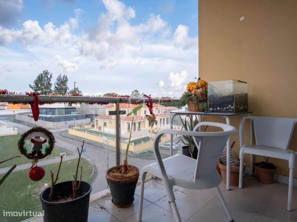 Apartamento T2 duplex, em urbanização central da cidade do Cartaxo-6