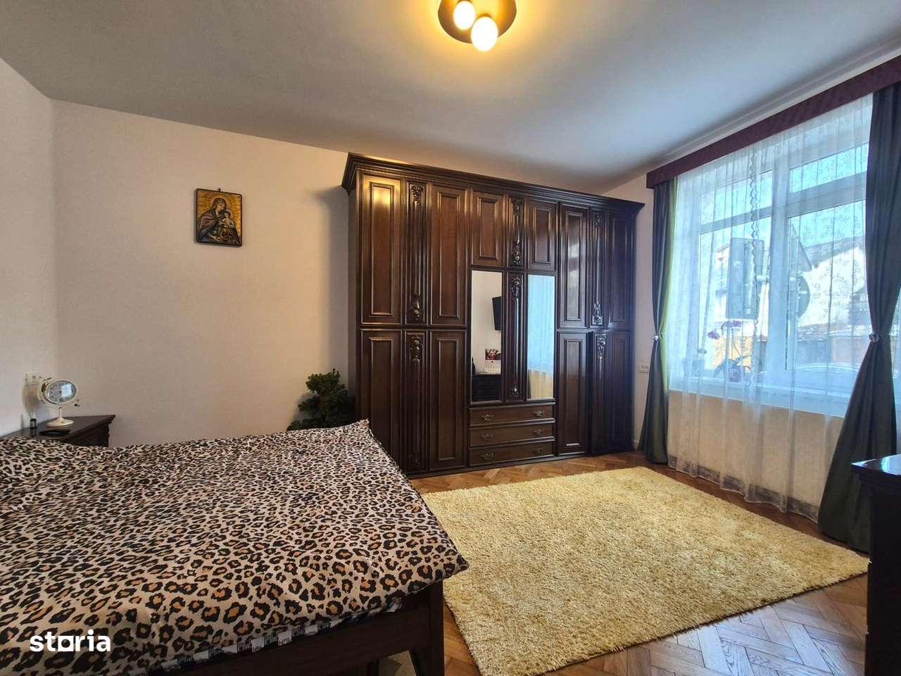 Piața de Miercuri, casă singură în curte, renovată 2025-4