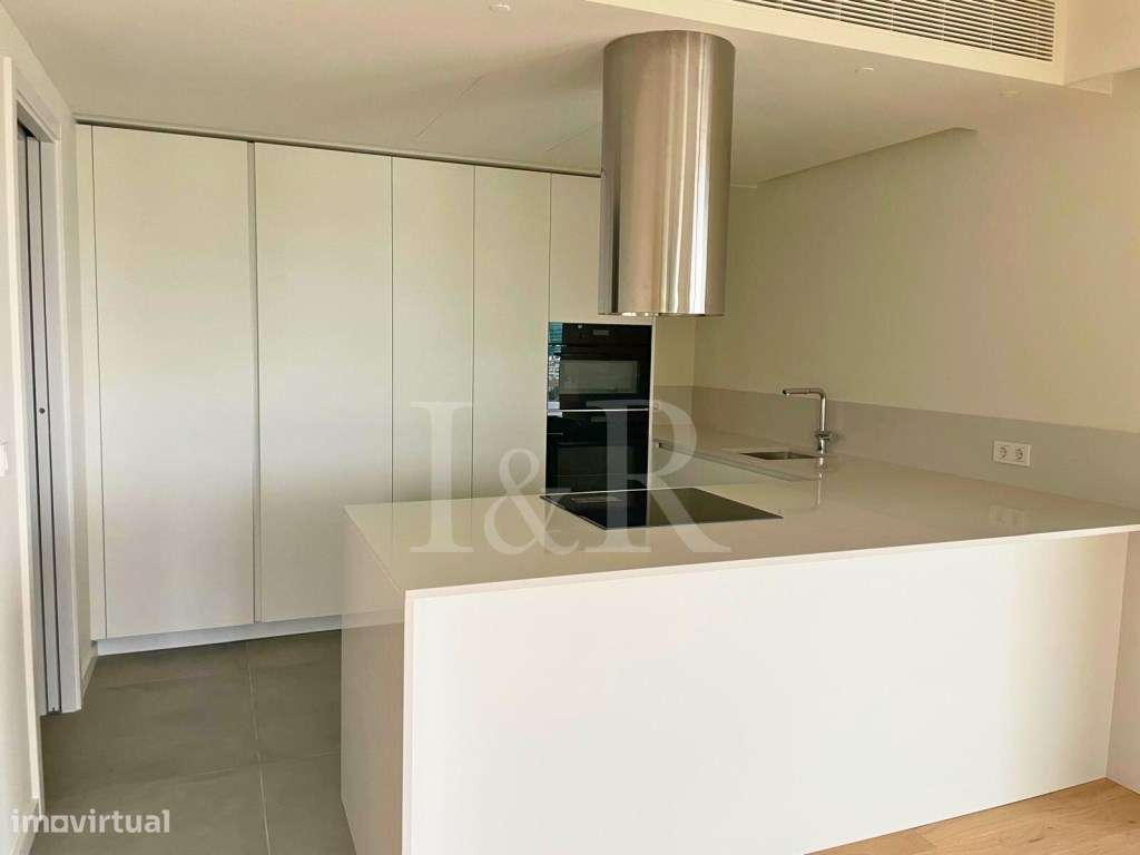 Apartamento T4 com varanda e estacionamento na Praça de Espanha - Grande imagem: 5/80