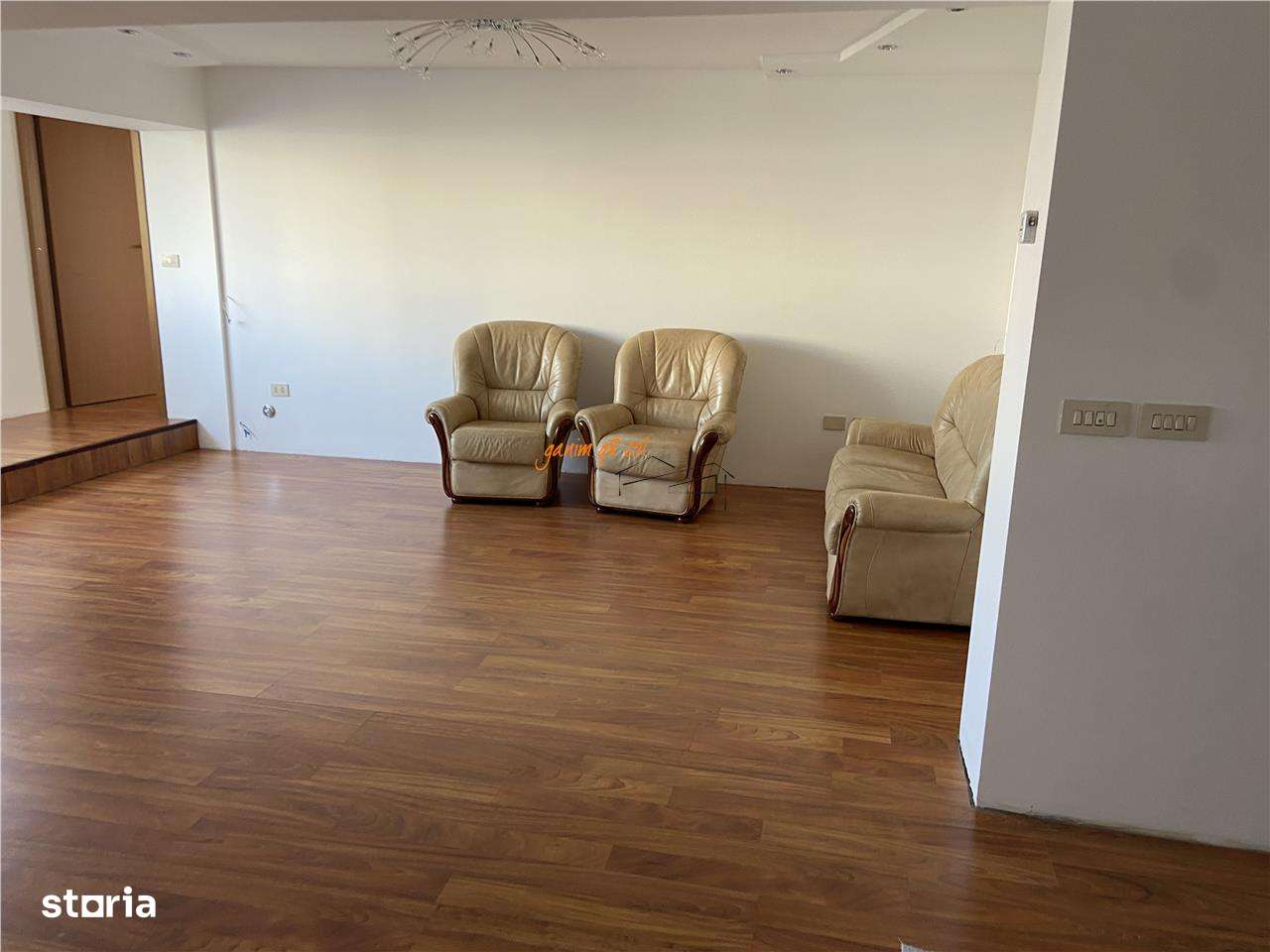 Apartament 4 camere transformat in 3 camere , zona ultracentrala Piata-2