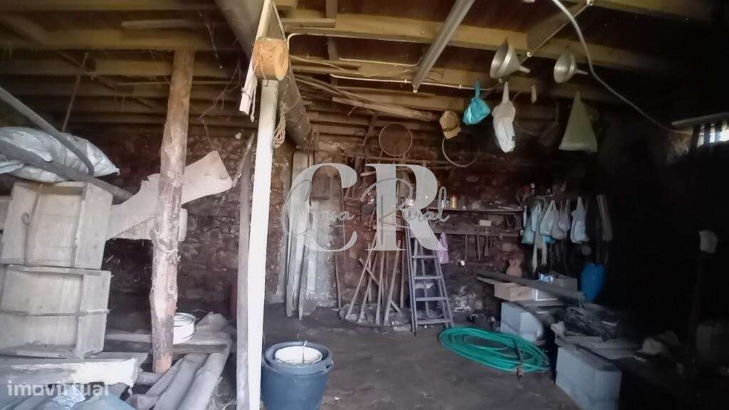 Moradia em pedra em Figueiró dos Vinhos com terreno e poço de água-29