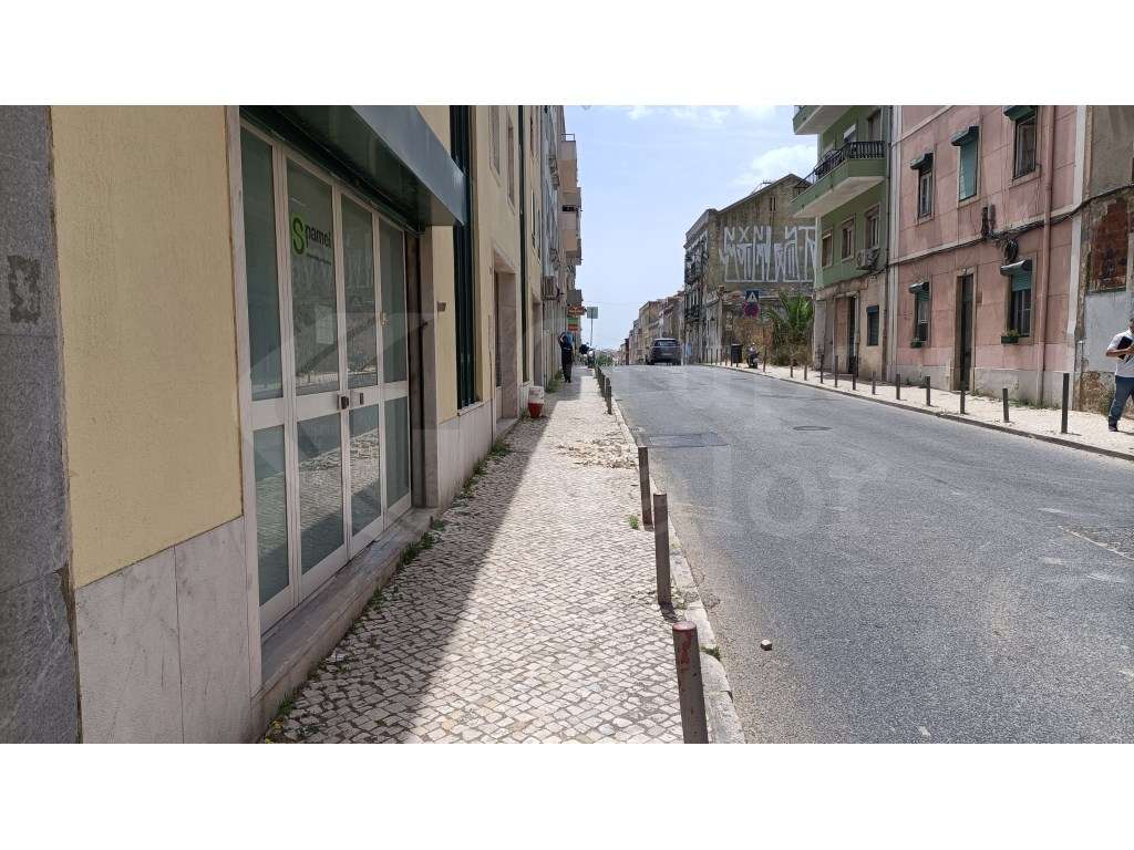 Lojas (2) com 260 m2, com 5 lugares de estacionamento coberto priva... - Grande imagem: 3/10