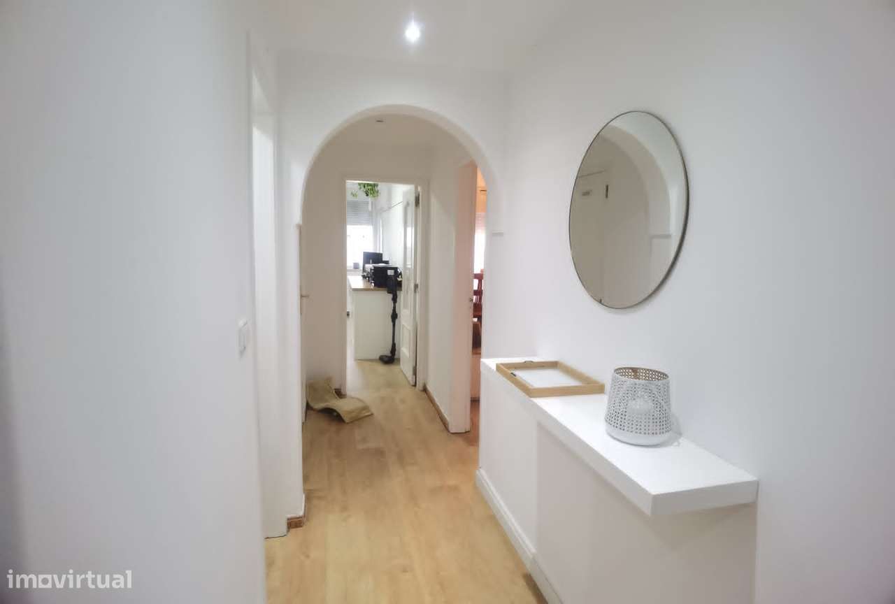 Apartamento T2 Renovado Almada-8