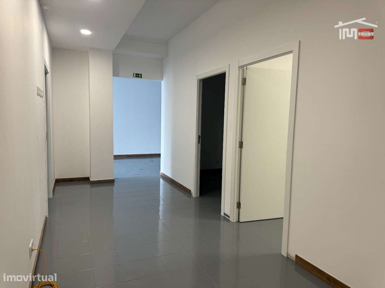 Armazém com potencial para conversão em Apartamentos com dois pisos... - Grande imagem: 4/40