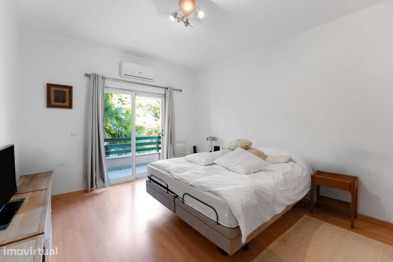 Moradia T4+1 com piscina e jardim, no Murganhal, Caxias-23