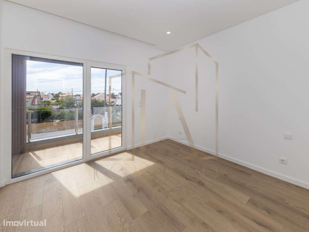 Moradia Geminada T3 com Suíte e Ótimo Espaço Exterior-25