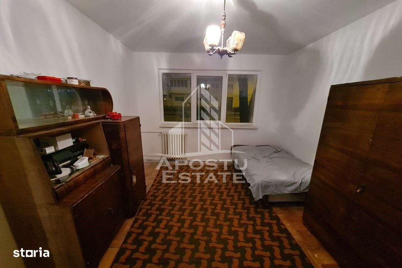 Apartament cu 3 camere, semidecomandat, parter inalt, zona Sagului - Imagine principală: 5/8