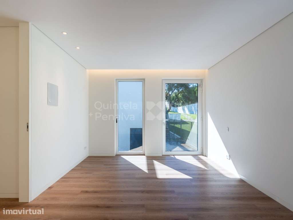Moradia T7 com jardim e piscina na Verdizela-24
