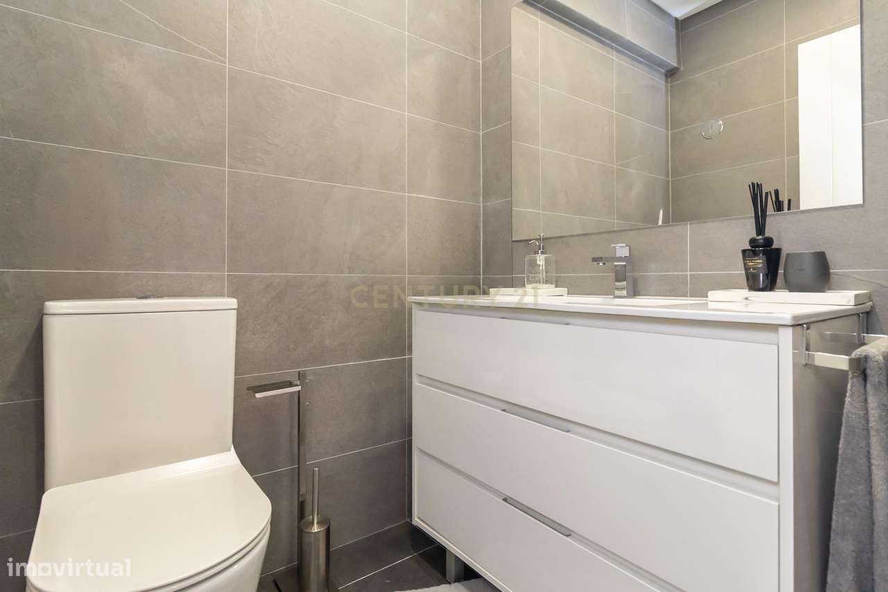 Excelente T3 Remodelado – 3º Andar (sem elevador) | 98 m² de área útil-24