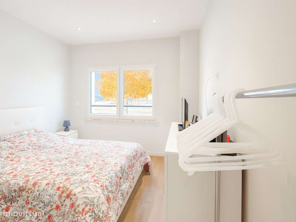 Apartamento T2 Moderno com Varanda e Excelente Luminosidade no Montijo-6