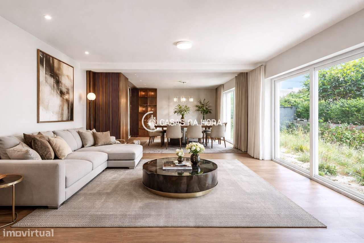 Moradia T3+T1  na Rua João das Regras, junto à Avenida de Sintra.-23