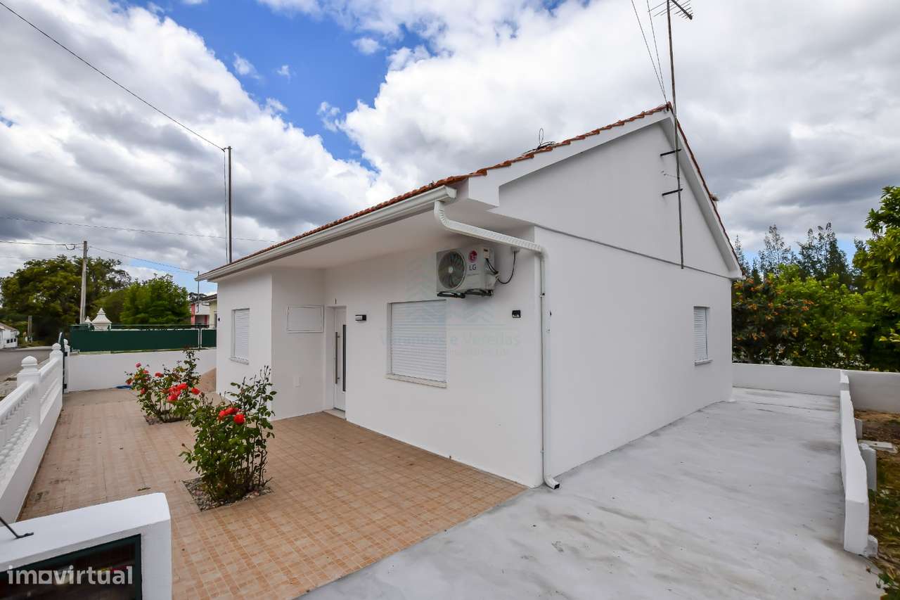 Moradia T3 remodelada com Anexos, Garagem e Poço.-29
