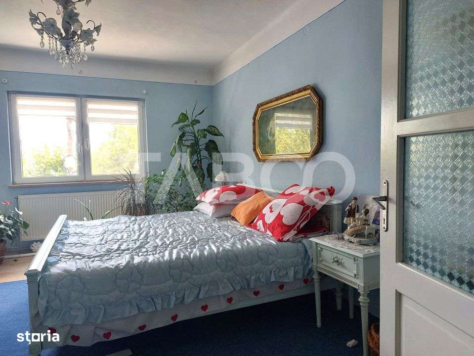 Casa de vanzare 6 camere 260 mp gradina zona foarte linistita Cisnadie - Imagine principală: 5/19