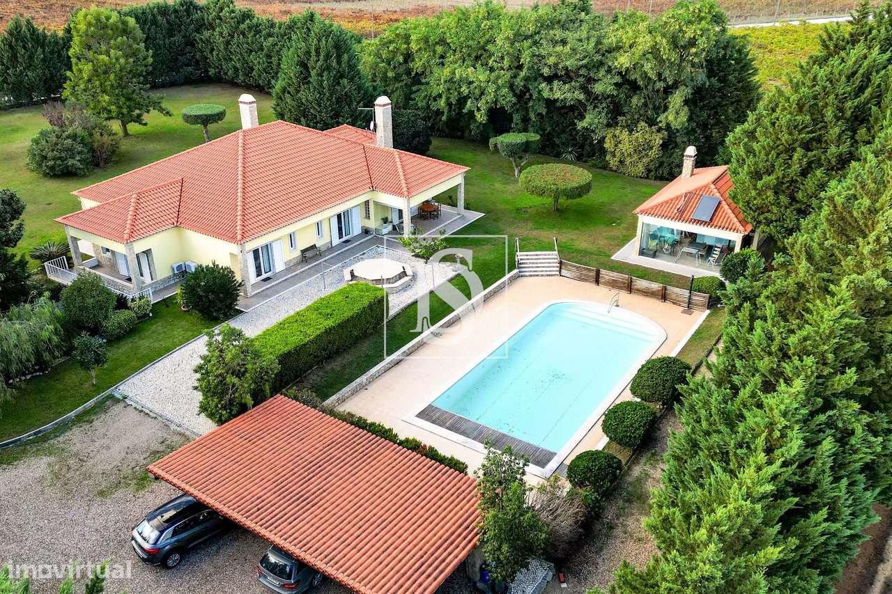 Quinta de Charme em Palmela com Moradia T6, Piscina e Vinha-32