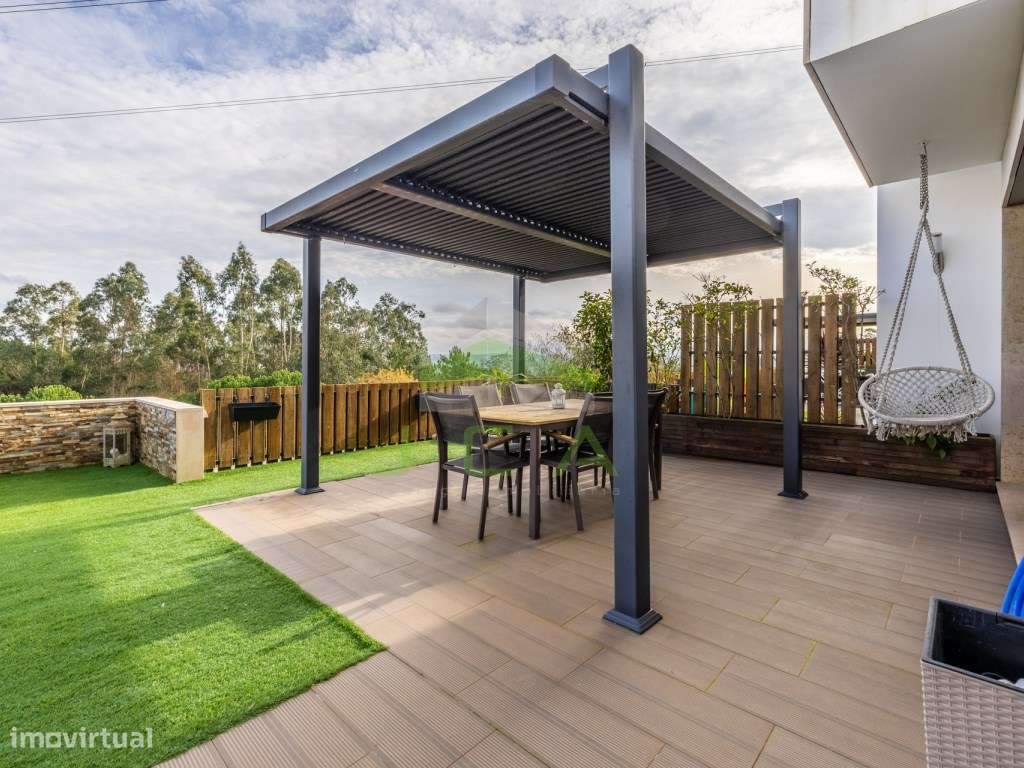 Apartamento T4 com terraço e piscina-17