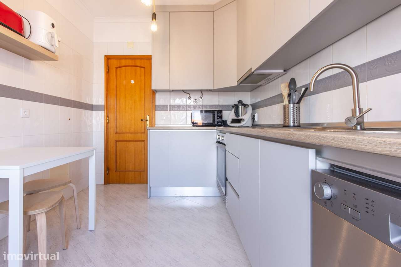 Quinta do Conde - Apartamento de 3 assoalhadas-varanda e arrecadação. - Grande imagem: 3/21