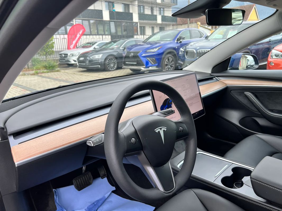 Tesla Model 3 Langstreckenbatterie Allradantrieb Dual Motor - 26