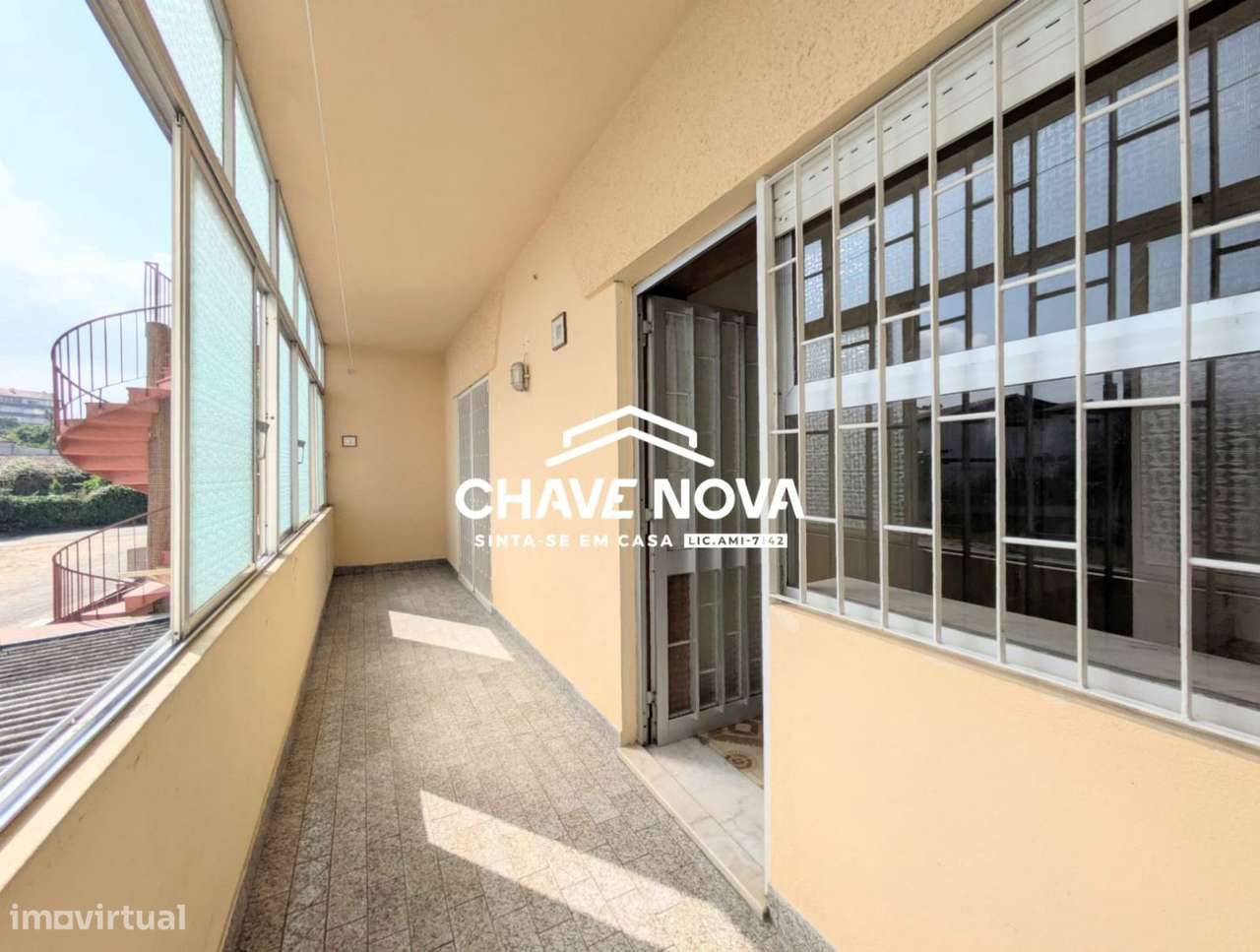 Andar Moradia Duplex c/ terraço e cave em Oliveira do Douro - Grande imagem: 5/19