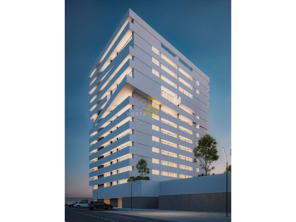 T4 Novo com Varandas, Garagem e Vistas Desafogadas - Requesende-12